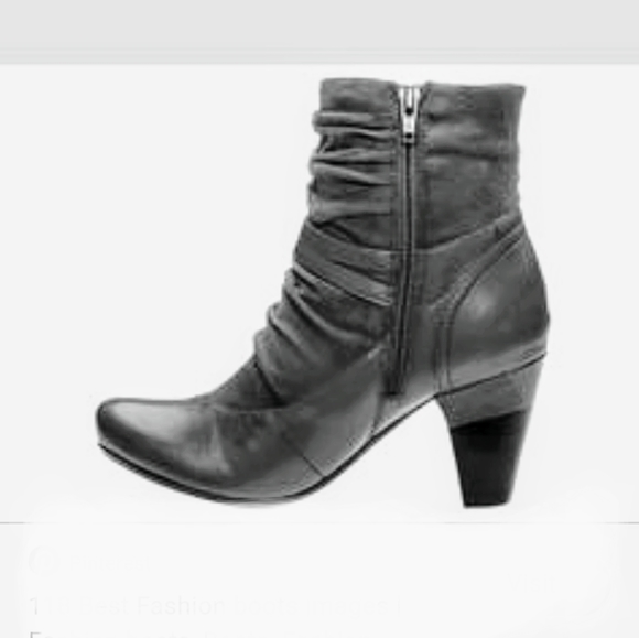 NIB Hush Puppies Black Leather Ankle Boots
